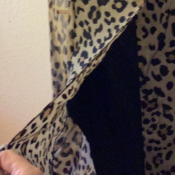 Like new Guess Leopard jungle safari open arm sheer low cut v neck blouse size S - Picture 6 of 9